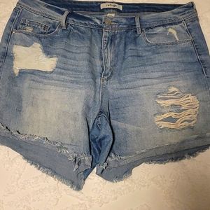 Distressed boyfriend shorts